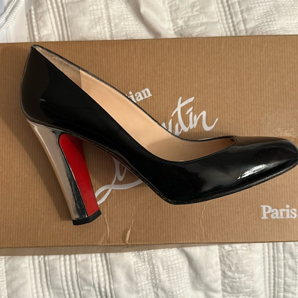 Louboutin black and silver patent leather heels 37